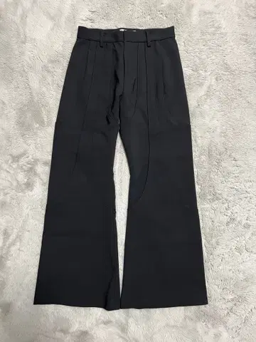 GOAT ESSENCE / 4TUCK 플레어 팬츠