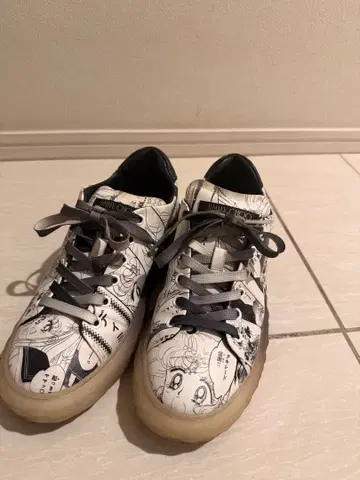 JIMMY CHOO 세일러문 콜라보 스니커즈