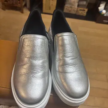 미사용 천연 가죽 알파큐빅 슬립온 실버 23cm