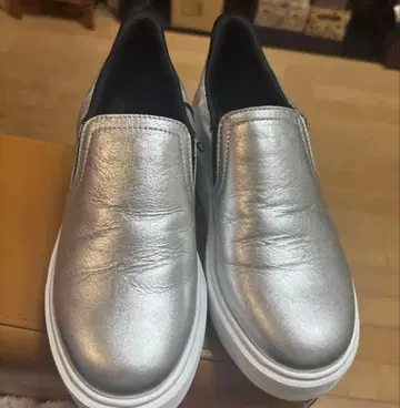 미사용 천연 가죽 알파큐빅 슬립온 실버 23cm