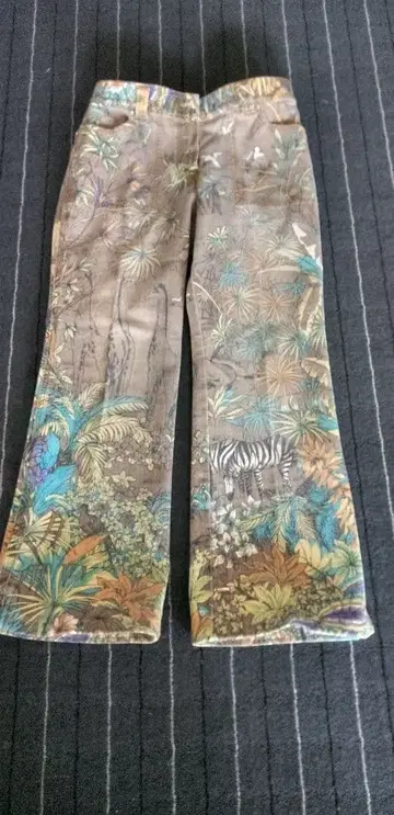 이타리야의 캐주얼 팬츠