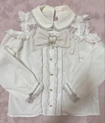 [ LIZLISA 빅 리본 오픈 숄더 블라우스 핑크 ] 양산형