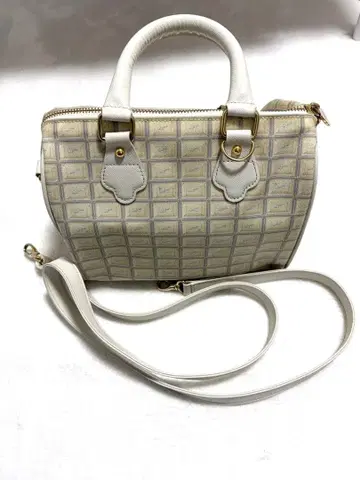 Q-pot. 화이트 초콜릿 미니 보스턴 백