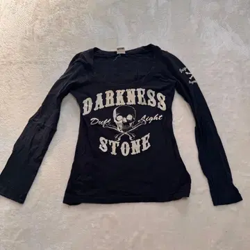 d.i.a. 블랙 스컬 디자인 긴팔 티셔츠