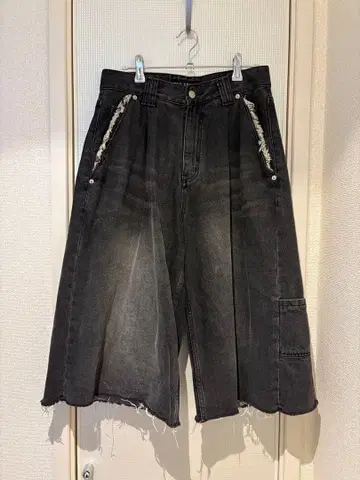 ESC STUDIO 블랙 데님 하프 팬츠