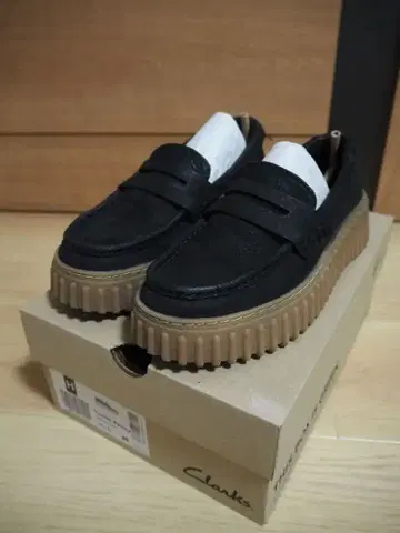 Clarks 스웨이드 로퍼