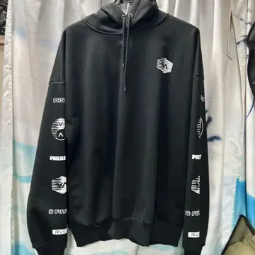 블랙 후드 부착 후드티 스트라이프 로고 셋업