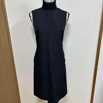 [ MAX&Co ] 맥스앤코 슬리브리스 원피스 하이넥 블랙