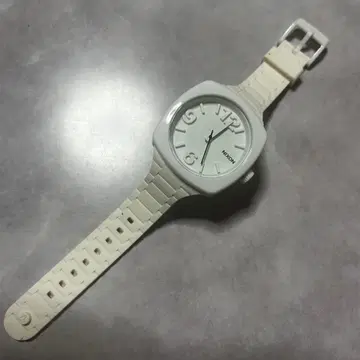 NIXON 화이트 스퀘어 페이스 손목시계