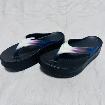 별주 모델! OOFOS 샌들 OOMEGA LUXE