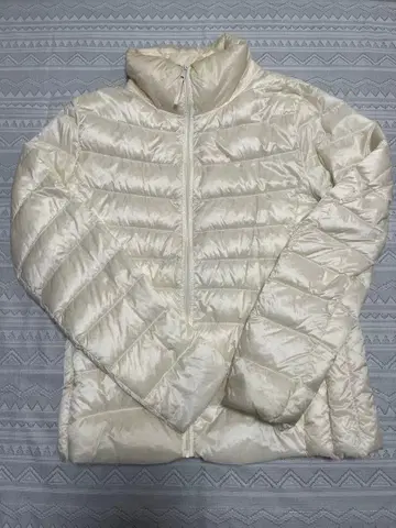 UNIQLO 아이보리 울트라 다운 M 사이즈