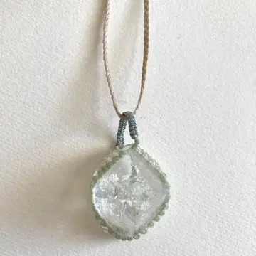 아포필라이트 펜던트