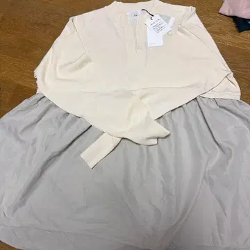 야마다야 미사용 새상품 Vin 니트 새틴 도킹 상의