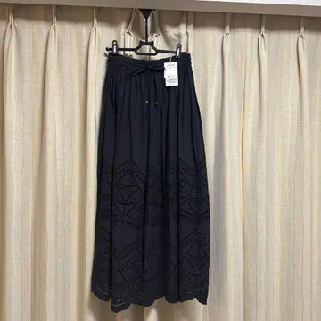 [ 미사용 새상품 ] le.coeur blanc 블랙 자수 롱 스커트 M