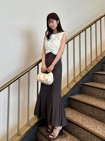 [ 새상품급 ] 하이웨스트 플리츠 디자인 머메이드 스커트