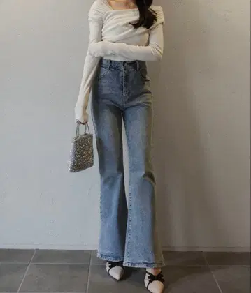 [ JUNOAH / 주노아 ] 사이드 슬릿 플레어 데님