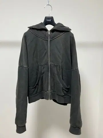 entire studios / full zip