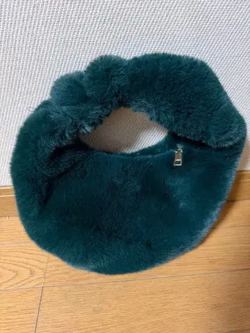 다크 그린 퍼 핸드백