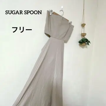 SUGAR SPOON 베이지 플레어 스커트 컷 아웃 원피스