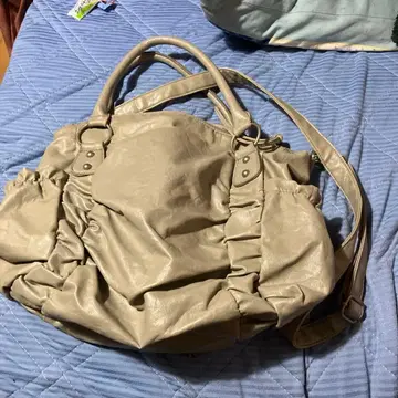 베이지 프릴 디자인 숄더백