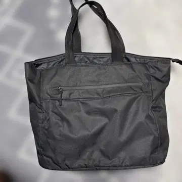 블랙 토트백 외 포켓 부착