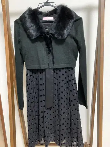 페루 블랙 반팔 원피스 Barbie 퍼 포함 가디건 블랙 세트