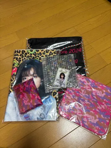 RE. 나카 리이사 팝업 스토어 한정 세트