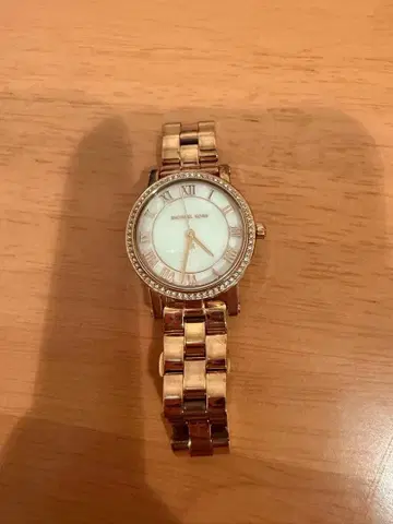 MICHAEL KORS 골드 아날로그 시계