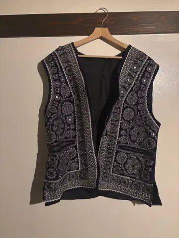 비즈 자수 빈티지 슬리브리스 베스트