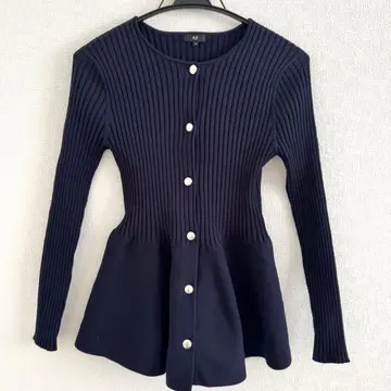 새상품급 홀가먼트 페플럼 가디건