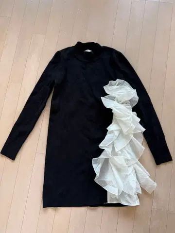 CELFORD 프릴 미니 니트 원피스