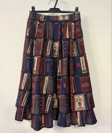 새상품 제인 마플 책장 패턴 스커트 (택 포함)