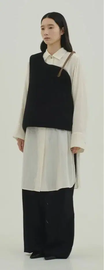 새상품 시착만 한 상품 택 포함 Ei Nakamura 블랙 무스탕 베스트