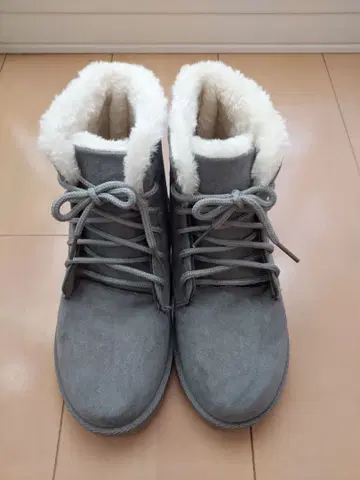 [ 미사용 새상품 ] 스웨이드 어그 부츠 그레이 보아 사이즈 23cm