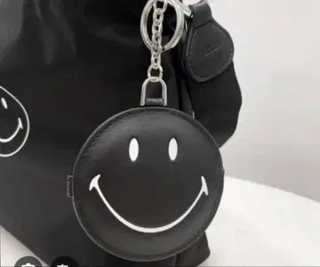 GOOD GRIEF! Smile 미러 스마일 키링 참