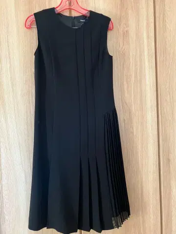 Theory 슬리브리스 블랙 원피스 사이즈 0