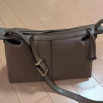 그레이 숄더백 골드 지퍼