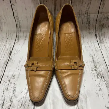Ferragamo 베이지 펌프스 모카신 21.5cm