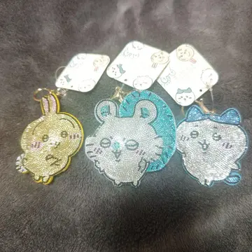 치이카와 큐빅 키링 토끼 모몽가 하치와레