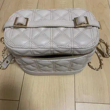 화이트 퀼팅 숄더백