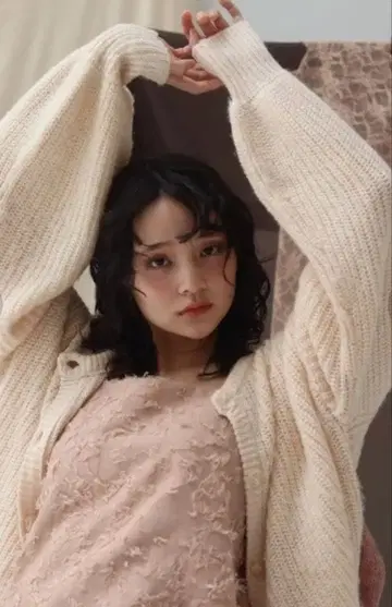 muguet 클리어 버튼 볼륨 니트 가디건