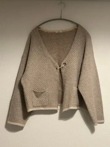 베이지 V넥 니트 가디건