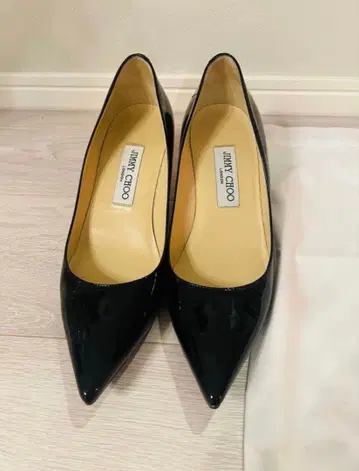 지미추 스틸레토 페이턴트 펌프스