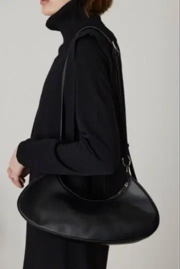 [ 새상품 ] 림아크 크레센트 쉐이프 숄더백