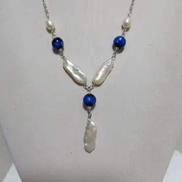 광택 있는 진주와 파란색 반딧불이 유리 Y자형 목걸이