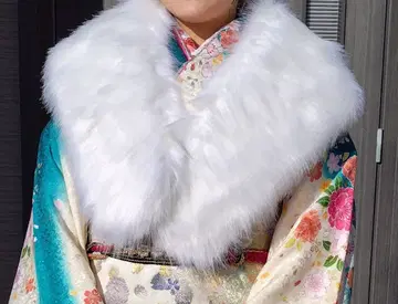 화이트 퍼 기모노 숄