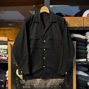 오픈 카라 셔츠 박스 실루엣 레어 컬러 블랙