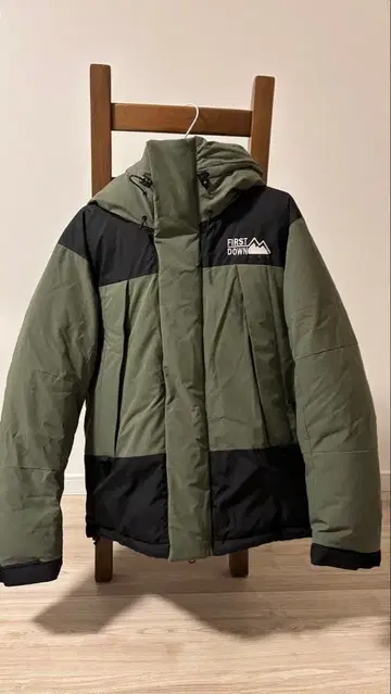 퍼스트 다운 패널 숏 다운 다운 자켓 카키
