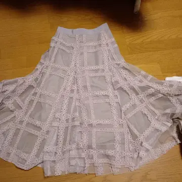 [SNIDEL] 럭셔리 레이스 플레어 스커트 베이지