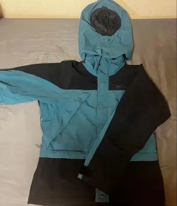 마운틴 파카 그린과 블랙